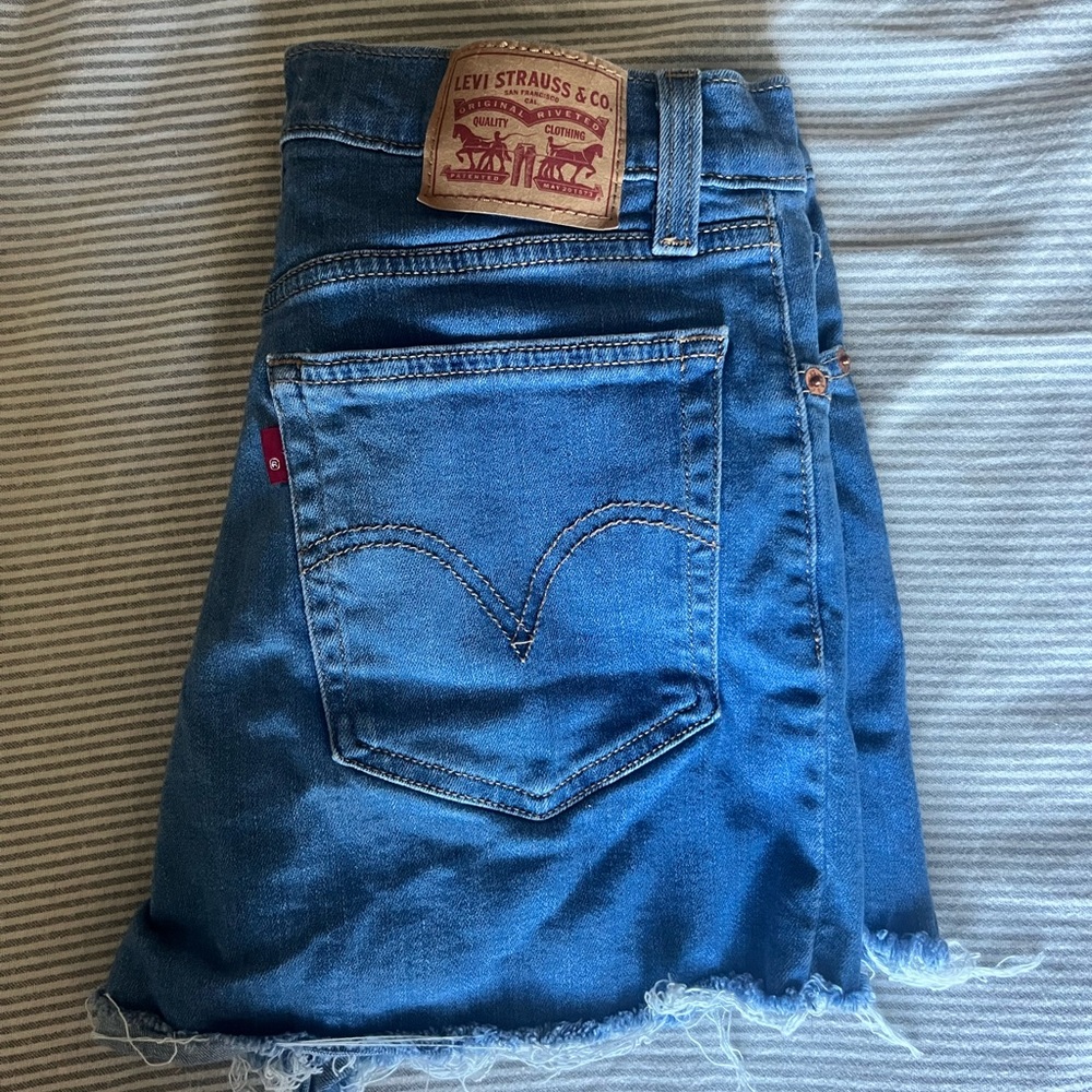 LEVIS high rise shorts